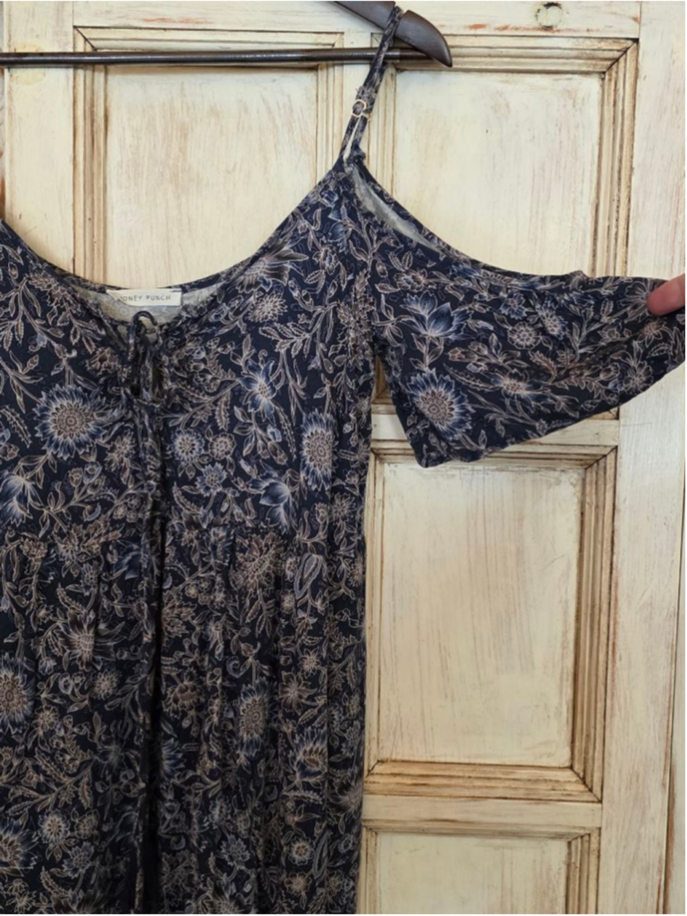 Women's Honey Punch Navy Floral Cold Shoulder Blouse M